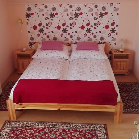 Marina-Buek Apartmanhaz Екстериор снимка