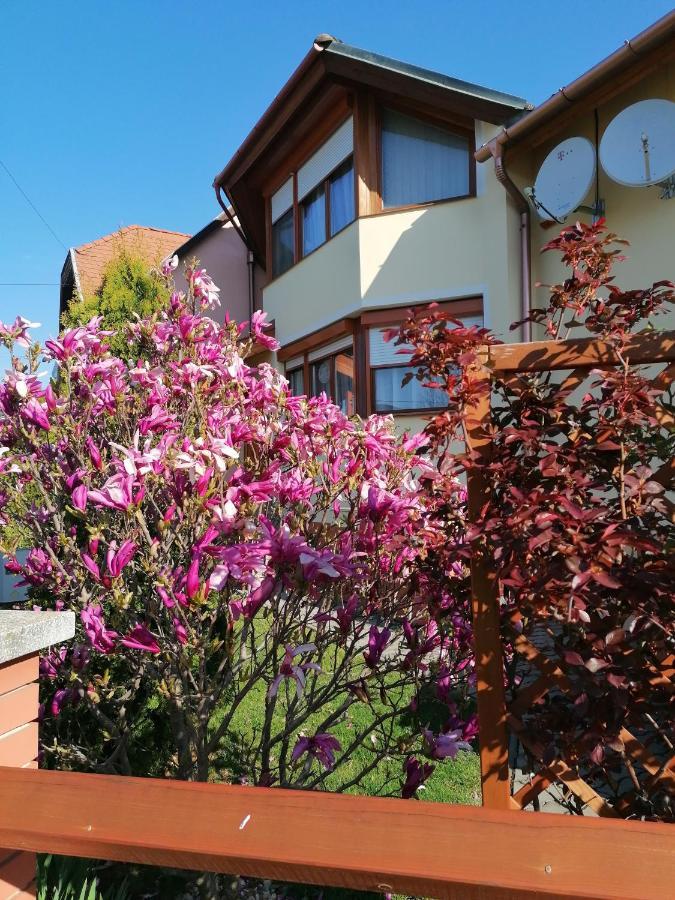 Marina-Buek Apartmanhaz Екстериор снимка