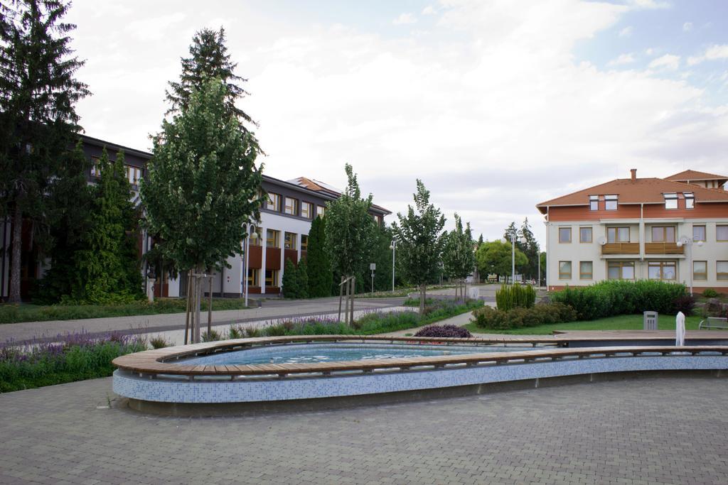 Marina-Buek Apartmanhaz Екстериор снимка