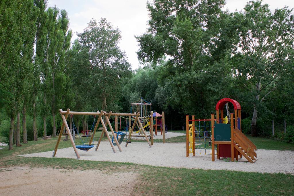 Marina-Buek Apartmanhaz Екстериор снимка