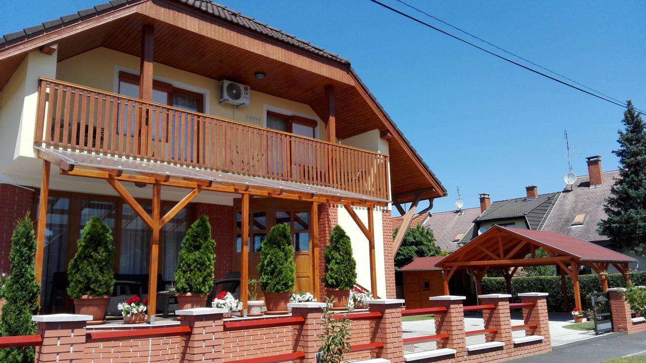 Marina-Buek Apartmanhaz Екстериор снимка