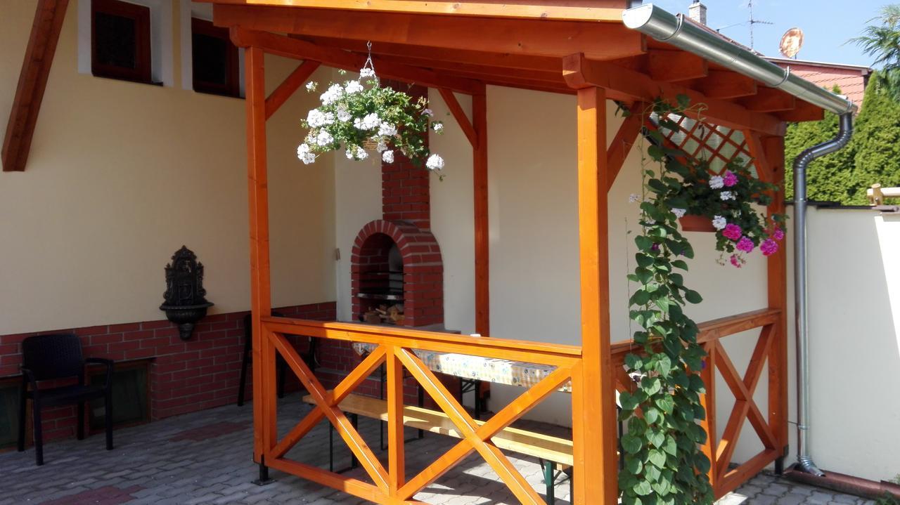 Marina-Buek Apartmanhaz Екстериор снимка