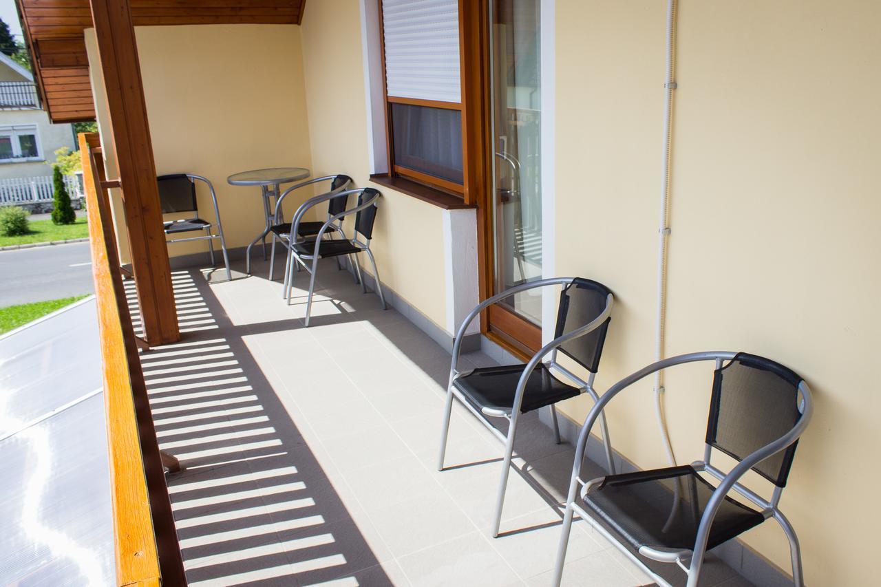 Marina-Buek Apartmanhaz Екстериор снимка